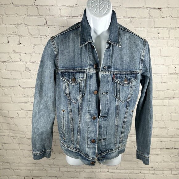 Levi’s Medium Wash Blue Denim Collated Button Up Men’s Jean Trucker Jacket S - Picture 1 of 7